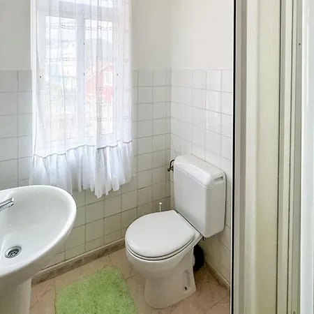 Apartment 3 Bedroom In